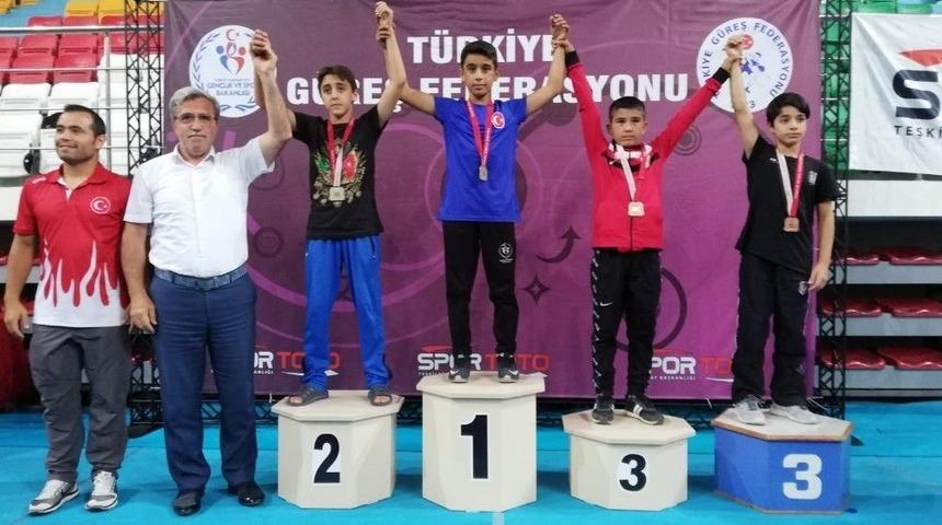 Akyazılı G&uuml;reşciler G&ouml;z Doldyrdu