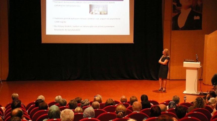 Mavi Ev&rsquo;de &lsquo;yaşlılıkta Beslenme&rsquo; Konuşuldu