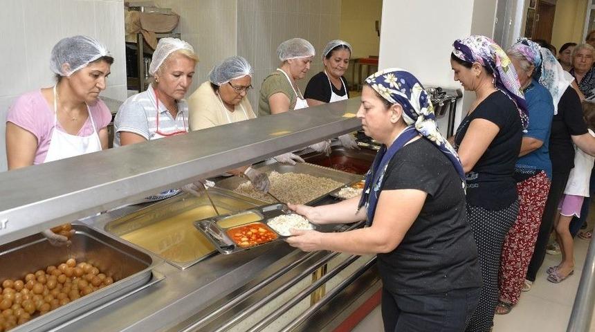 Tarsus Cemevi&rsquo;nde Muharrem Bereketi
