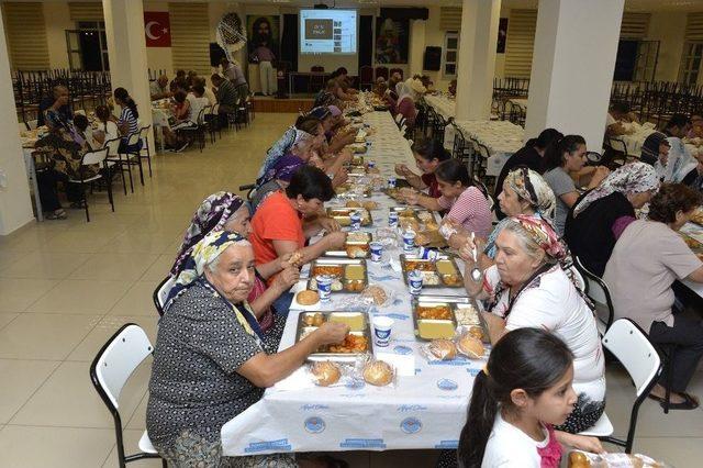 Tarsus Cemevi’nde Muharrem Bereketi