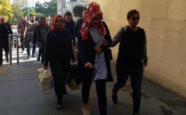 Bursa da 17 Fet&ouml; Ş&uuml;phelisi Adliyeye Sevk Edildi 1