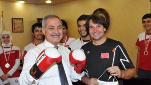 Zorkun Çocuk Şenliği Vefa Ödülü Kenan Karık’a