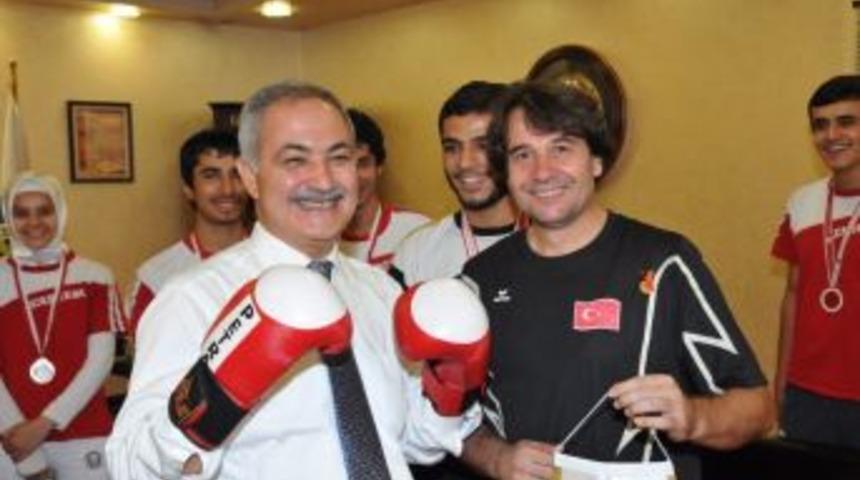 Zorkun Çocuk Şenliği Vefa Ödülü Kenan Karık’a