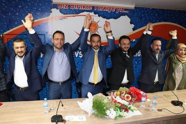 Ak Parti İl Başkanlığında Devir Teslim T&ouml;reni Yapıldı 2