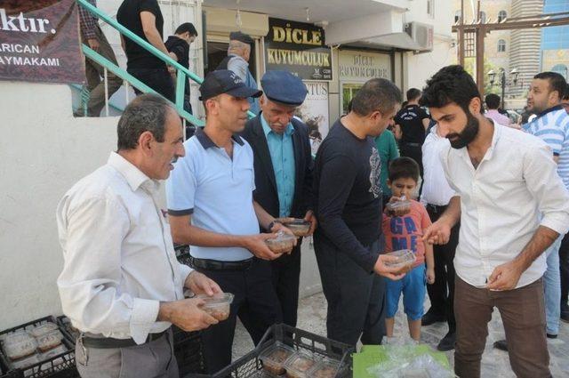 Cizre Belediyesi 10 Bin Kişiye Aşure Dağıttı