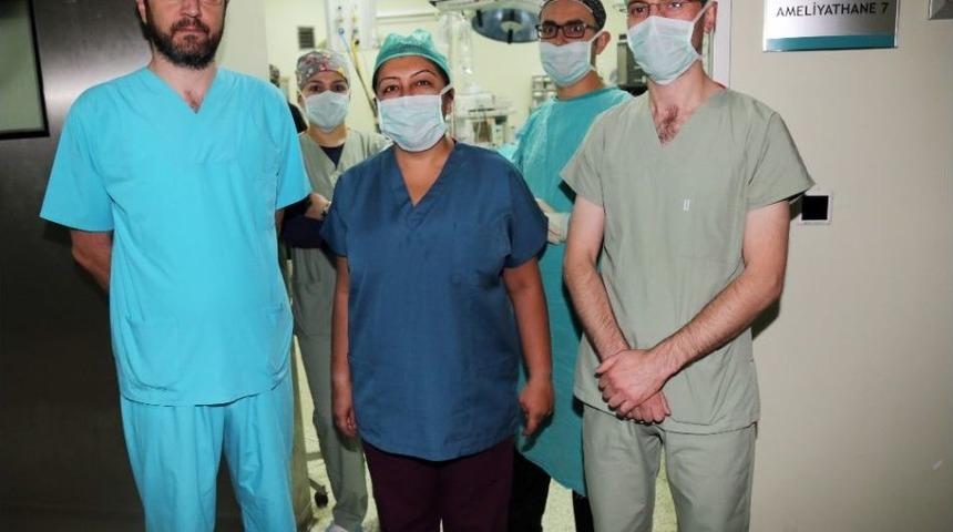 Erzurum&rsquo;da İki &Ccedil;ocuğa Biyonik Kulak Ameliyatı