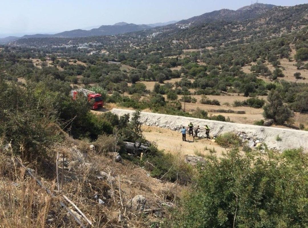 Otomobiliyle U&ccedil;uruma Yuvarlandı, Ekipler Kurtarmak İ&ccedil;in Seferber Oldu