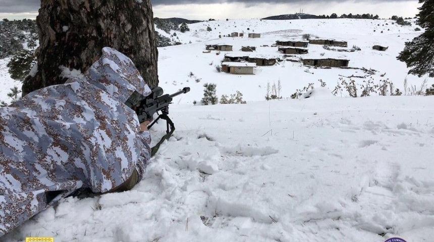 Jandarma Komandolar Zorlu Kış Şartlarında Operasyonda