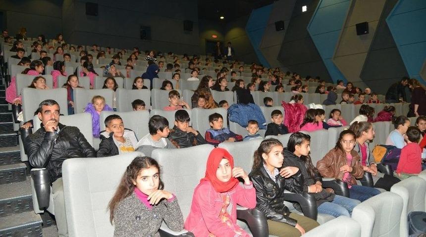Diyarbakır&rsquo;da &Uuml;cretsiz Sinema G&uuml;nleri Devam Ediyor
