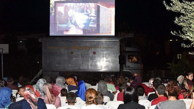 Alanya’da Gezici Açık Hava Sineması Gösterime Başladı