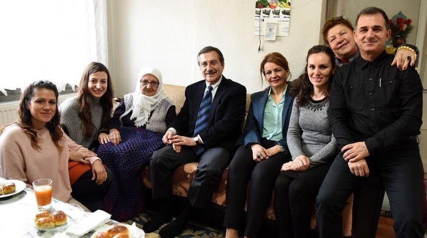 Vatandaşların Y&uuml;z&uuml; Tebev İle G&uuml;l&uuml;yor