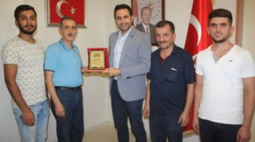 Hastalardan Başhekime Teşekkür Plaketi