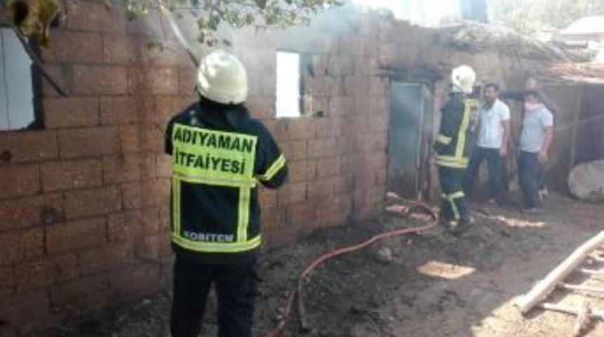 T&uuml;t&uuml;n Ve Toprak Ev Yandı