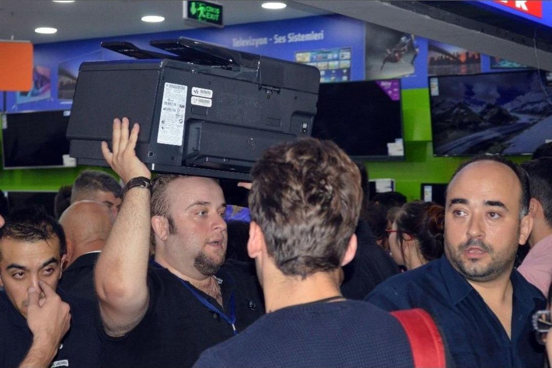 Kastamonu&rsquo;da Teknoloji Mağazası A&ccedil;ılışında İzdiham Yaşandı