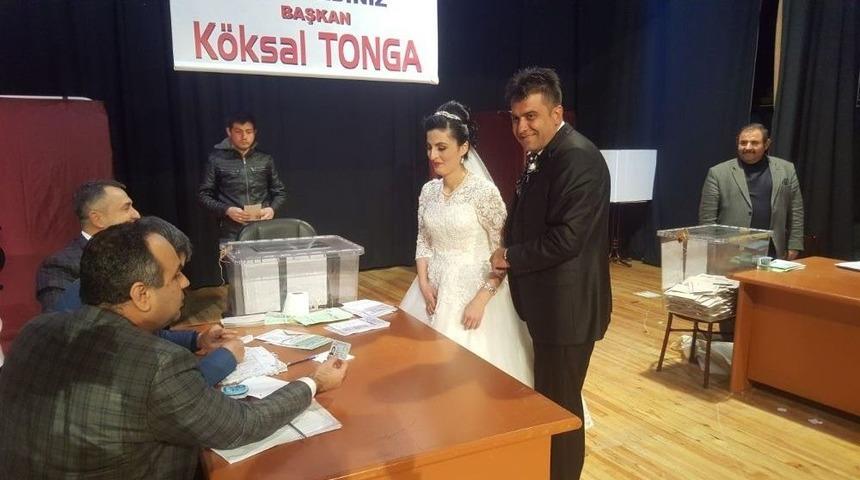 Gelinlikle Oy Kullandı