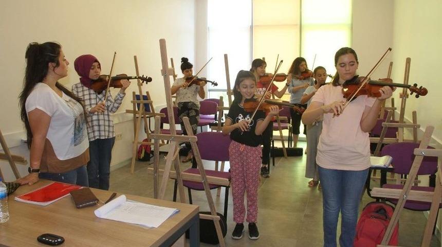 Sarıgöl Gençlik Merkezi’nde Kurslar Başladı