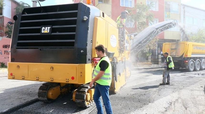 Ey&uuml;p Belediyesi Fen İşleri M&uuml;d&uuml;rl&uuml;ğ&uuml; Ekipleri, Hummalı &Ccedil;alışmalarını S&uuml;rd&uuml;r&uuml;yor