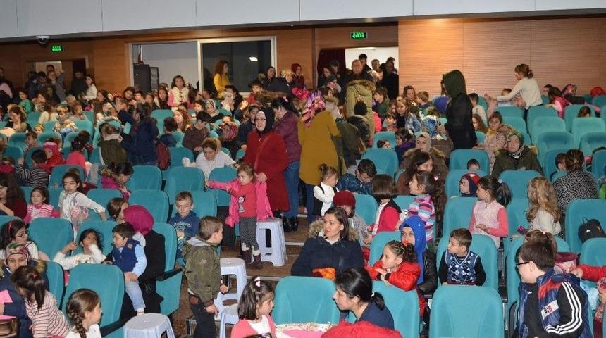 Miniklerden &Ccedil;ocuk Sinema G&uuml;nlerine Yoğun İlgi