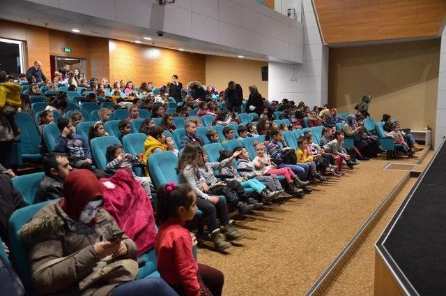 Miniklerden Çocuk Sinema Günlerine Yoğun İlgi