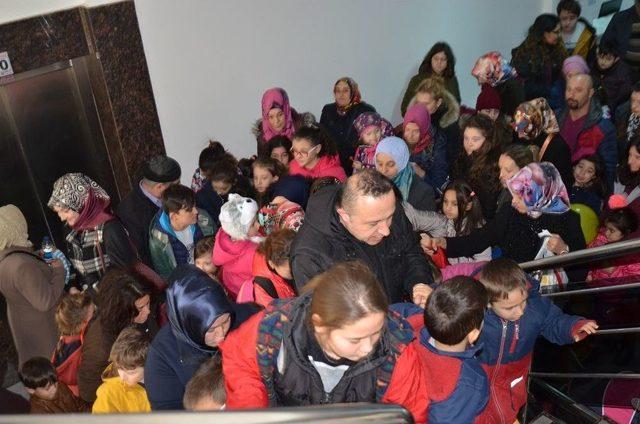 Miniklerden Çocuk Sinema Günlerine Yoğun İlgi