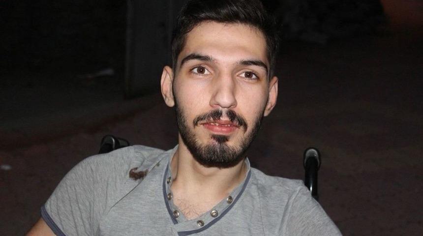 Fenerli Futbolcudan Engelli Gence Yardım