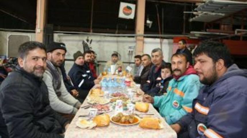Başkan Sarıoğlu, Fen İşleri Personeliyle Yemek Yedi