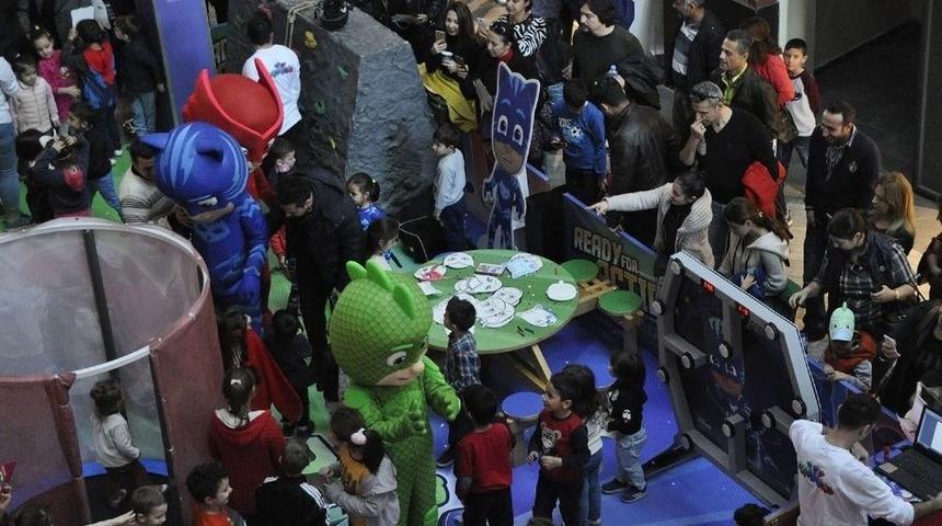 Forum Mersin&rsquo;de &rsquo;pijamaskeliler&rsquo; R&uuml;zgarı