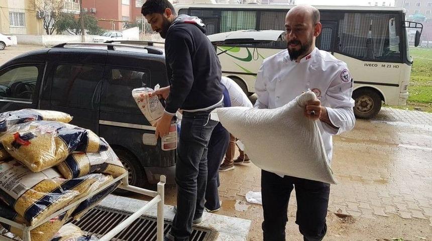 G&ouml;n&uuml;ll&uuml; Aş&ccedil;ılar, Reyhanlı&rsquo;daki Savaş Mağdurlarına Gıda Yardımında Bulundu