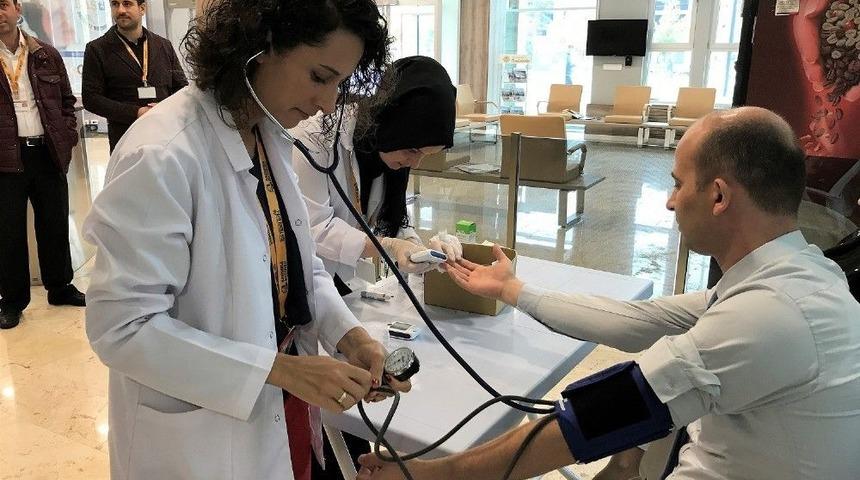 Başiskele Belediyesi Sağlık İşleri M&uuml;d&uuml;rl&uuml;ğ&uuml;&rsquo;nden 112 Kişiye &Uuml;cretsiz Kan Şekeri Ve Tansiyon &Ouml;l&ccedil;&uuml;m&uuml;