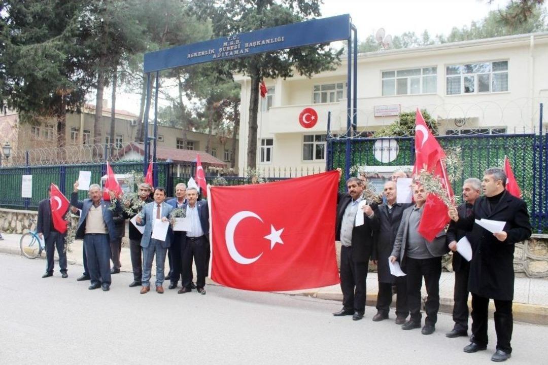 Muhtarlar Ellerinde Zeytin Dallarıyla Askerliğe M&uuml;racaat Etti