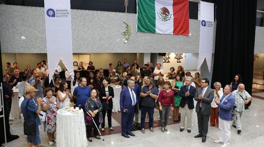 Frida Kahlo&rsquo;nun Fotoğrafları Ziyarete A&ccedil;ıldı