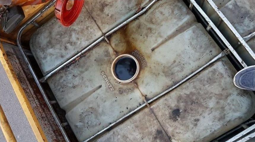 ’hayvan Nakil Aracı’ Yazan Kamyondan 7 Bin Litre Kaçak Mazot Çıktı