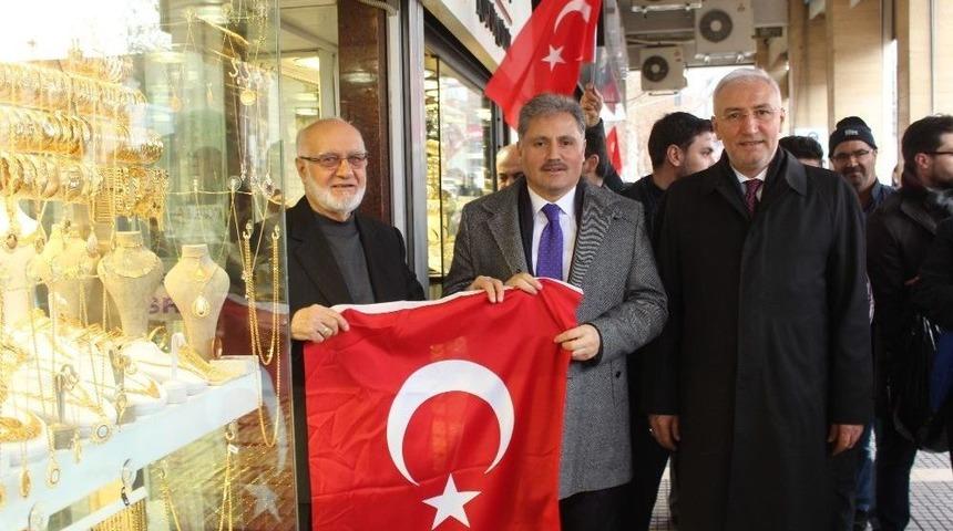 Malatya&rsquo;da 44 Bin T&uuml;rk Bayrağı Dağıtıldı