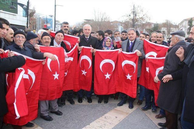 Malatya’da 44 Bin Türk Bayrağı Dağıtıldı