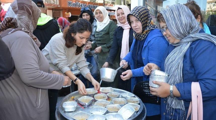 Ak Parti Soma Kadın Kollarından Aşure Hayrı