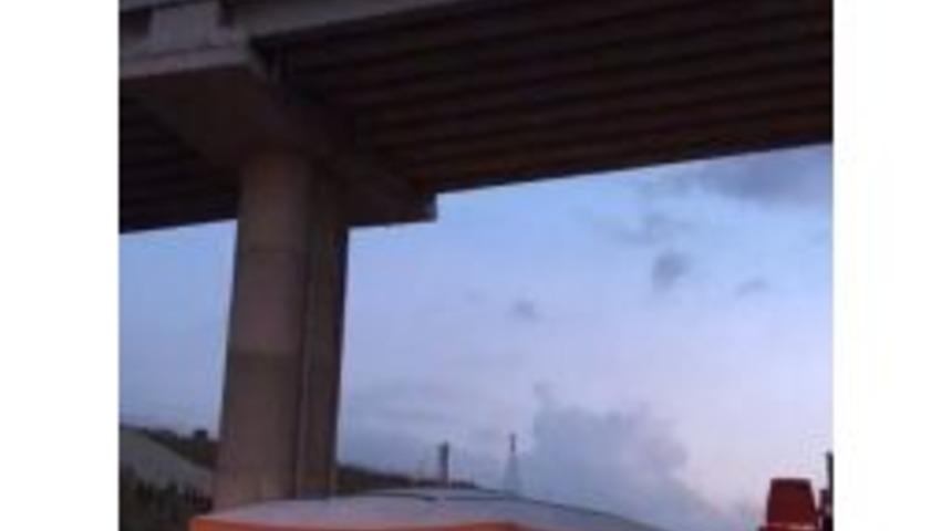 Bunalıma Giren Suriyeli Üst Geçitten Atlamaya Kalktı