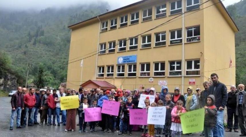 Trabzon&rsquo;Da Velilerden Okul Eylemi