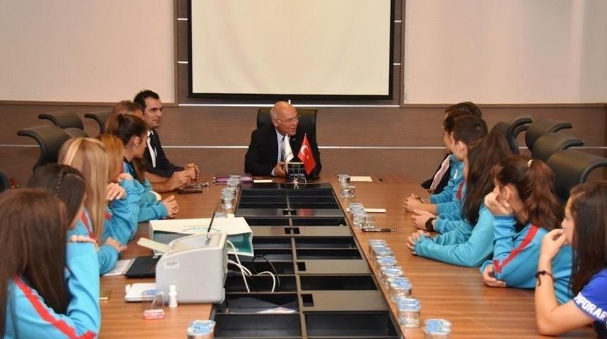 Başkan Eşkinat&rsquo;dan Tekirdağ Ghsk Kadın Futbol Takımına Destek