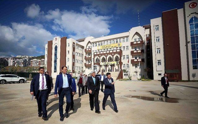 Mehmet Akif Ersoy Lisesi’ne Konferans Ve Spor Salonu Müjdesi