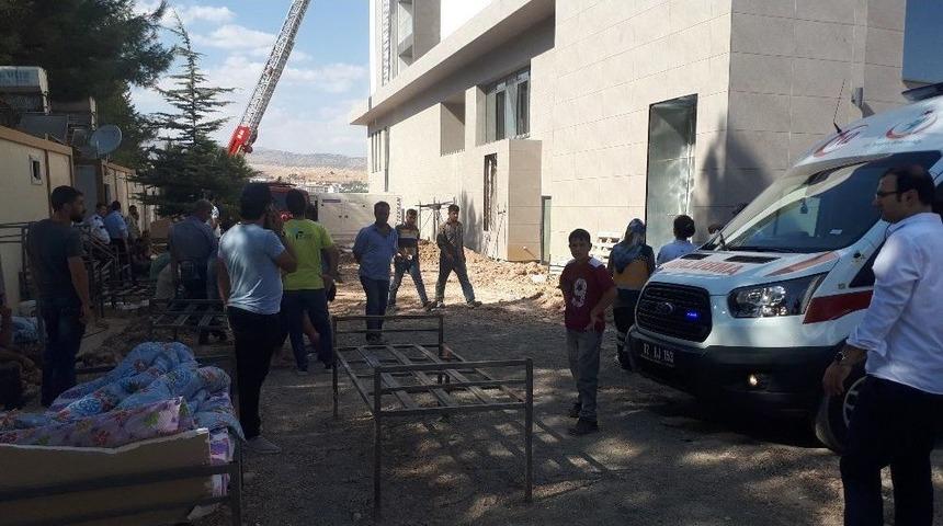 Yapımı Devam Eden Otelin Çatısında Yangın