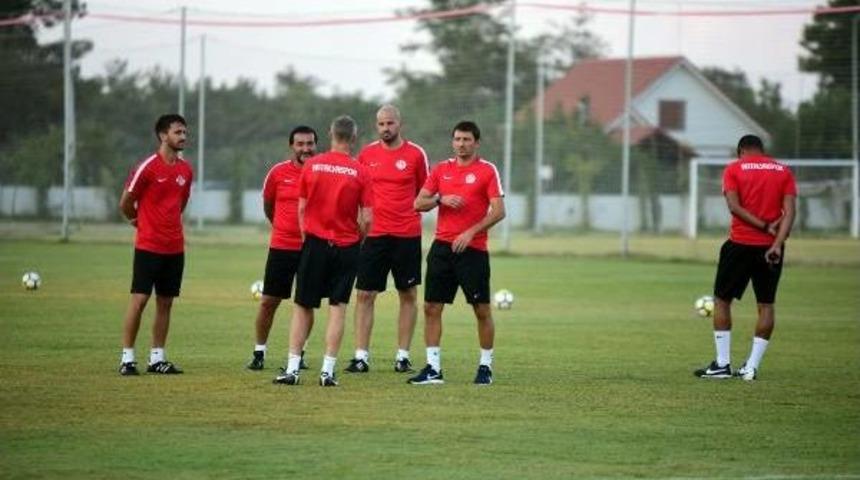 Antalyaspor'da Leonardo'nun Yardımcısı Milan'ın Eski Yıldızı Serginho&nbsp;