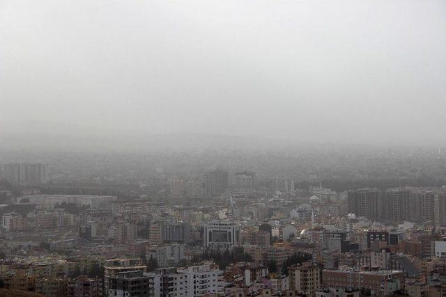 İskenderun’u Toz Bulutu Kapladı