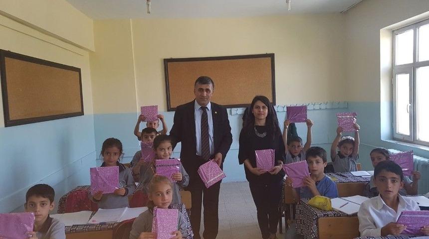 Başkan Aydın&rsquo;dan &Ouml;ğrencilere Kitap Desteği