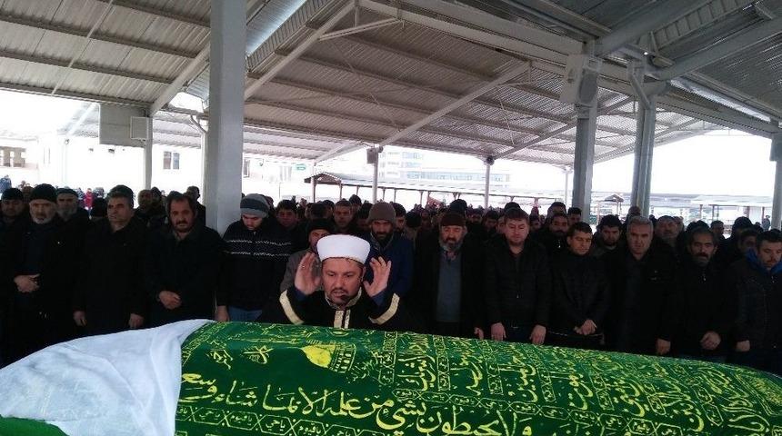 Kocası Tarafından 38 Yerinden Bı&ccedil;aklanan Neslihan Toprağa Verildi