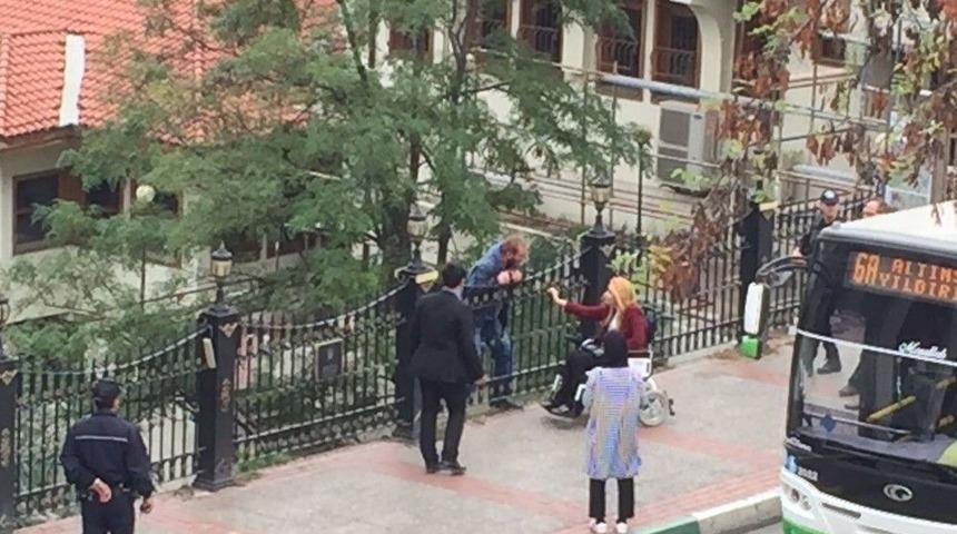 (&ouml;zel Haber) "sokaklarda Yatıyorum, Evim Bile Yok" Dedi İntihar İ&ccedil;in K&ouml;pr&uuml;ye &Ccedil;ıktı, Milletvekili İkna Etti