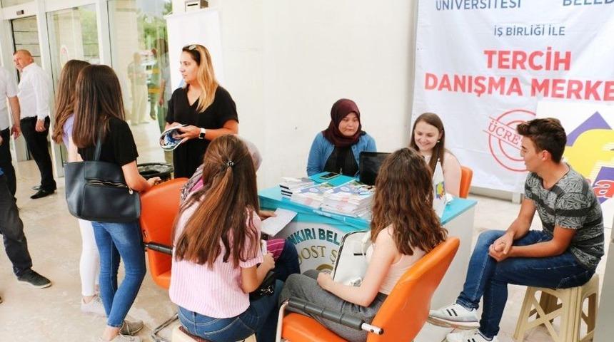 Üniversite Adaylarına Ücretsiz Danışmanlık Hizmeti