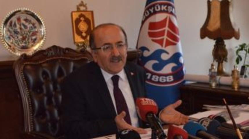 Başkan G&uuml;mr&uuml;k&ccedil;&uuml;oğlu Yıkımı S&uuml;ren H&uuml;seyin Avni Aker Stadyumu&rsquo;nun Yerine Yapılacak Projeyle İlgili Konuştu