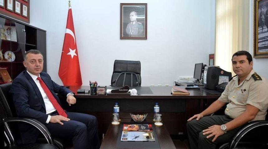 Vali B&uuml;y&uuml;kakın Ve Garnizon Komutanı Akdoğan Bir Araya Geldi