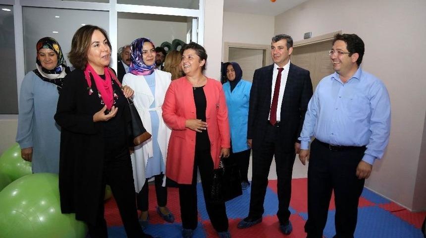 Ak Partili Kadınlar, Aksaray’da Kadın Aktivite Merkezini Gezdi