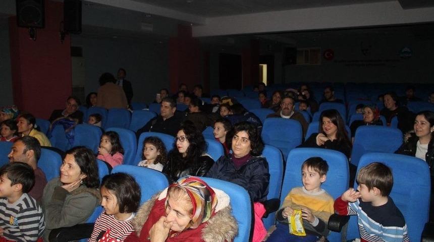 S&ouml;keli &Ccedil;ocuklar Karag&ouml;z Ve Hacivat&rsquo;ı &Ccedil;ok Sevdi